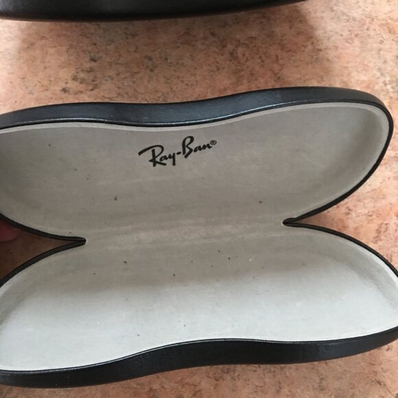 2 Ray-Ban hard clamshell sunglass cases - Picture 6 of 8